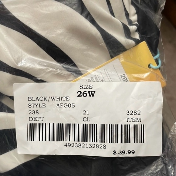 Kona Sol Plus Size Swimsuit Size 26W Black White Tropical Palm Leaf Print - Picture 11 of 12